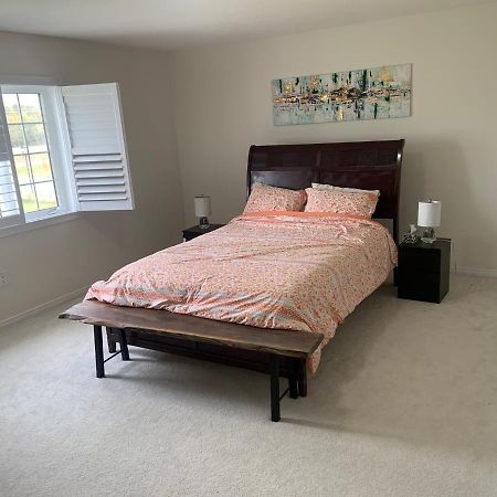 Villa Niagara- Beautiful Cozy Sunfilled Big Complete House Minutes Drive From Falls à Thorold Extérieur photo