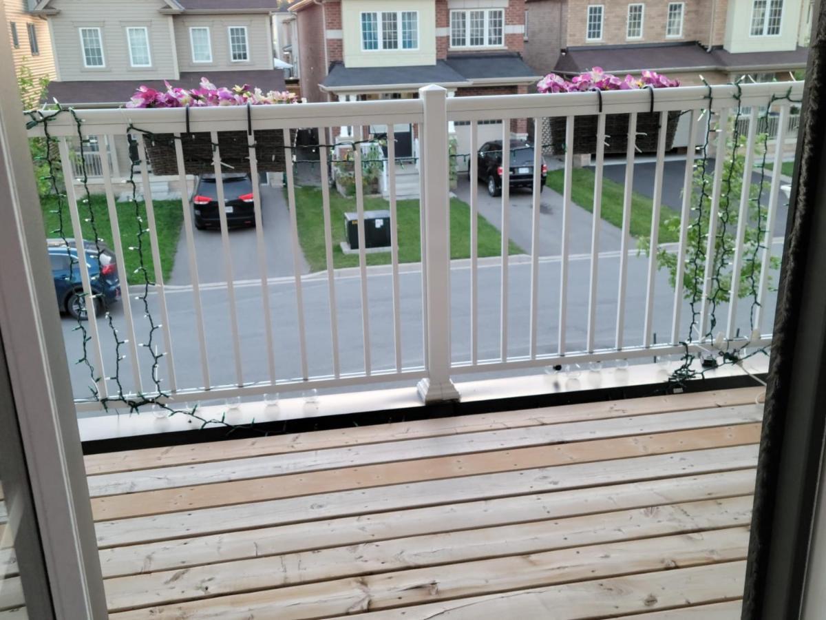 Villa Niagara- Beautiful Cozy Sunfilled Big Complete House Minutes Drive From Falls à Thorold Extérieur photo