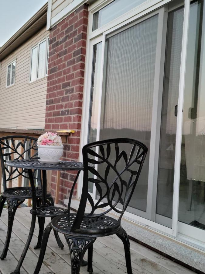 Villa Niagara- Beautiful Cozy Sunfilled Big Complete House Minutes Drive From Falls à Thorold Extérieur photo