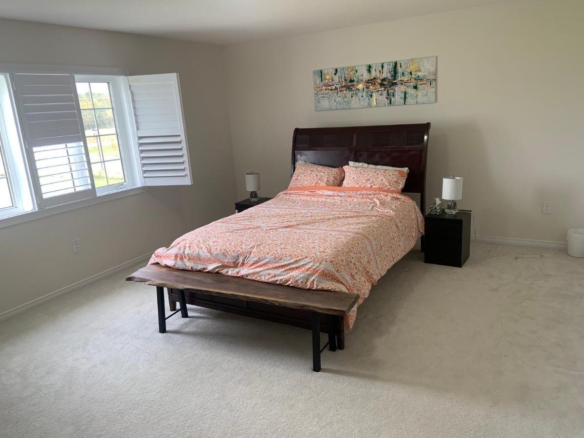 Villa Niagara- Beautiful Cozy Sunfilled Big Complete House Minutes Drive From Falls à Thorold Extérieur photo