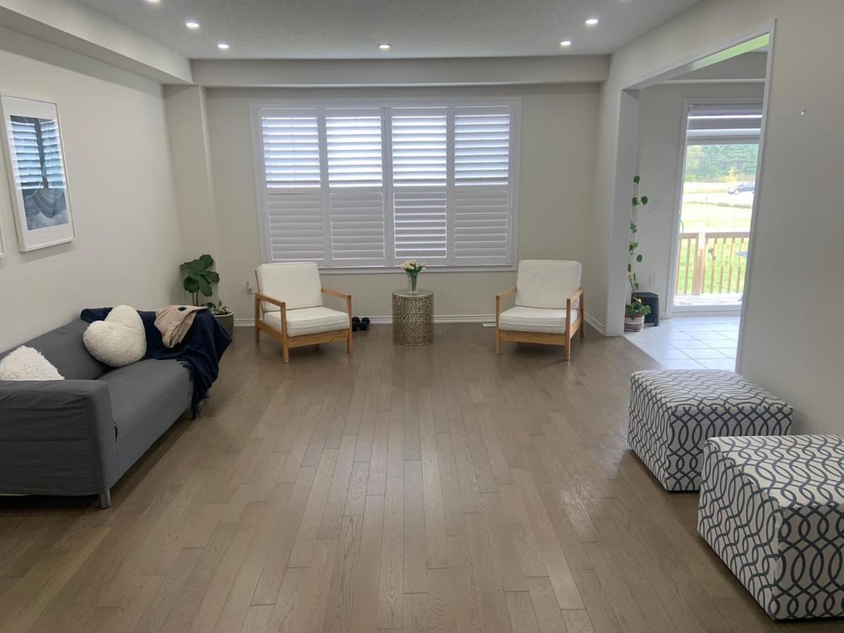 Villa Niagara- Beautiful Cozy Sunfilled Big Complete House Minutes Drive From Falls à Thorold Extérieur photo